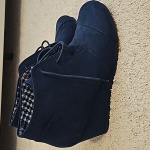 Cute navy blue wedge booties size 11